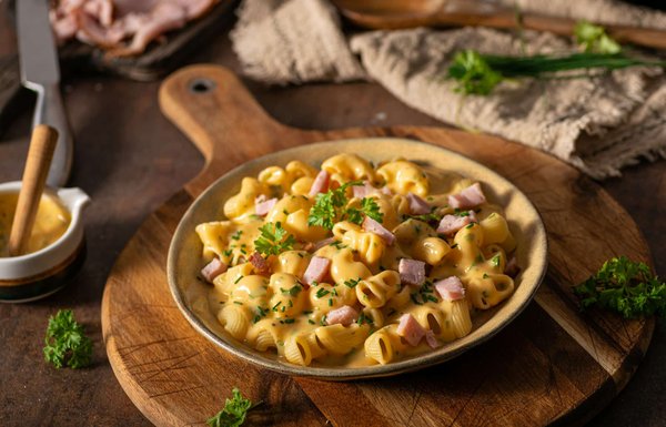 What's the Secret to a Perfectly Balanced Sherry Trifle with Fresh Berries?